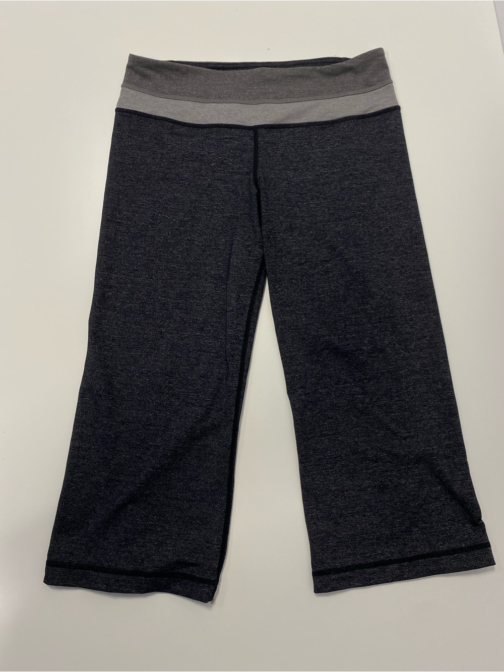 Y2K Lululemon women’s grey cropped yoga groove leggings